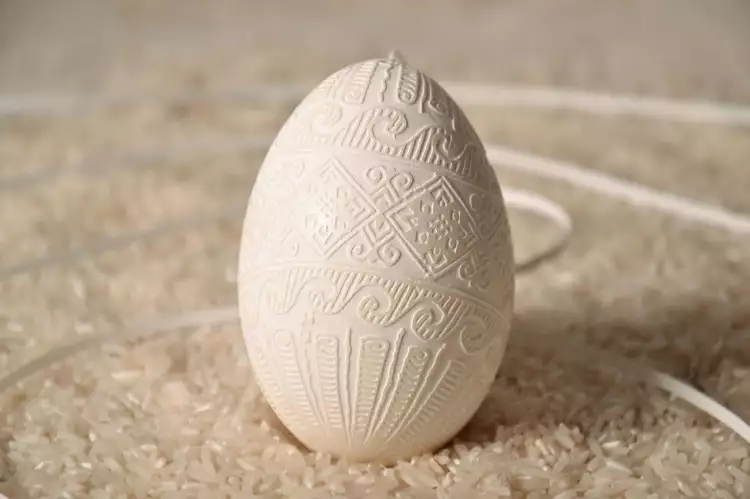 Белая писанка, травление