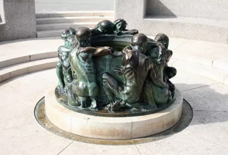 Иван Мештрович. Скульптура «Колодец жизни», 1905