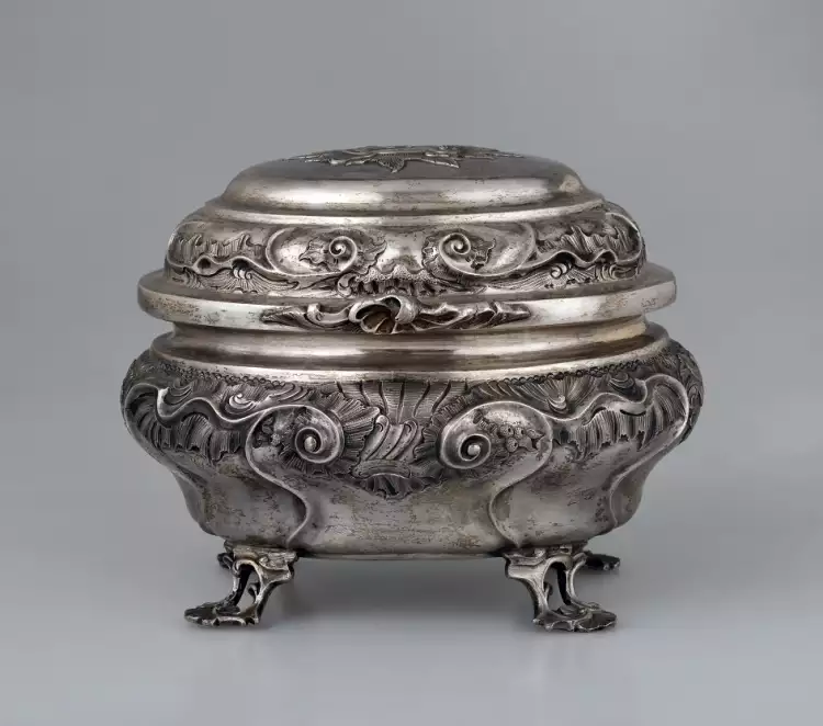 Старинная посуда из серебра. Сахарница, 1759 г.