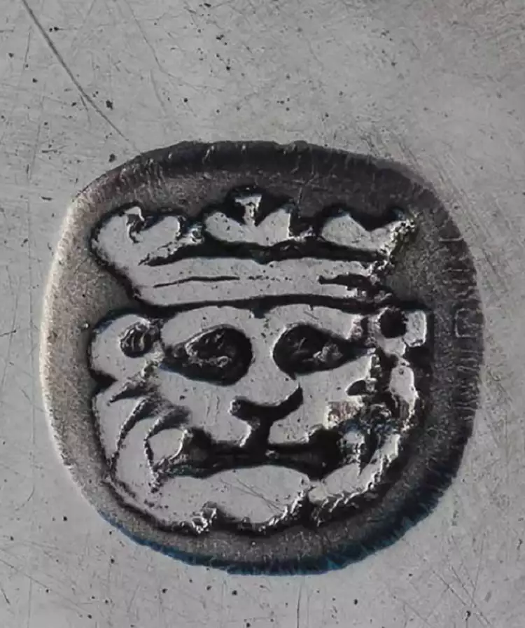 Silber Großbritanniens. Gebrannt mit einem Leopardenkopf Silber Großbritanniens. Gebrannt mit einem Leopardenkopf