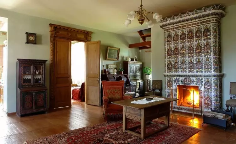 Русский стиль. Интерьер комнаты в стиле «русский терем» с изразцовой печью