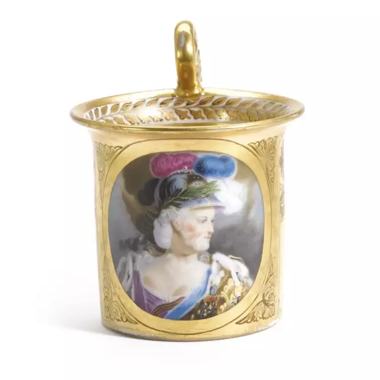 Изделие с росписью Юсуповской фарфоровой мастерской