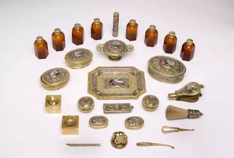 Серебряные аксессуары XIX века. Туалетный набор, серебро, эмаль Серебряные аксессуары XIX века. Туалетный набор, серебро, эмаль