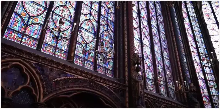 Готика. Витраж собора Сент-Шапель в Париже