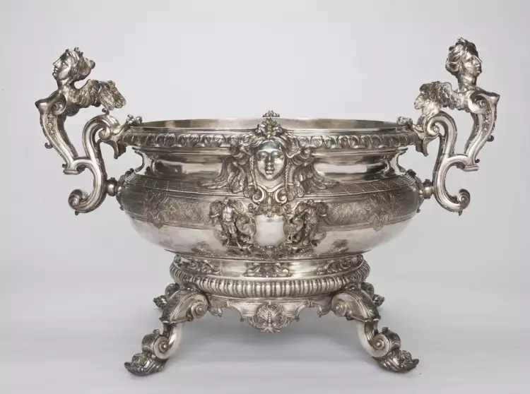 English Silver Tableware. Wine fridge with Earl of Scarsdale coat of arms, 1726-1727