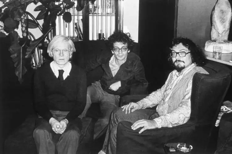 Cамые необычные лоты. Комар и Меламид — продажа душ