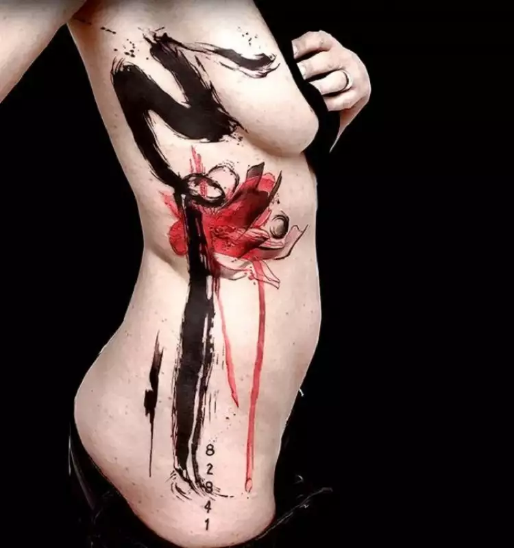 Realistic Trash polka. Девушка с тату трэш