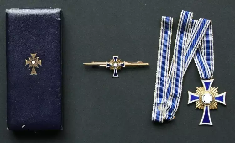 Ордена Третьего рейха. Почетный крест немецкой матери в золоте