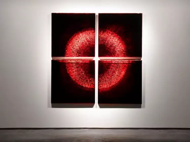 Картина, написанная кровью животных Картина, написанная кровью животных