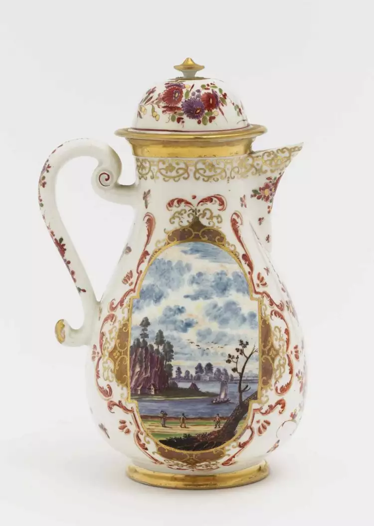 403-й аукцион Neumeister Münchner Kunstauktionshaus. Лот 200 А — Кофейник Мейсенской фарфоровой мануфактуры, 1723