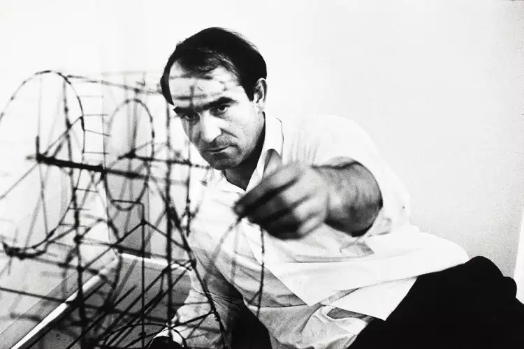 Жан Тэнгли. Фотография художника, год создания неизвестен