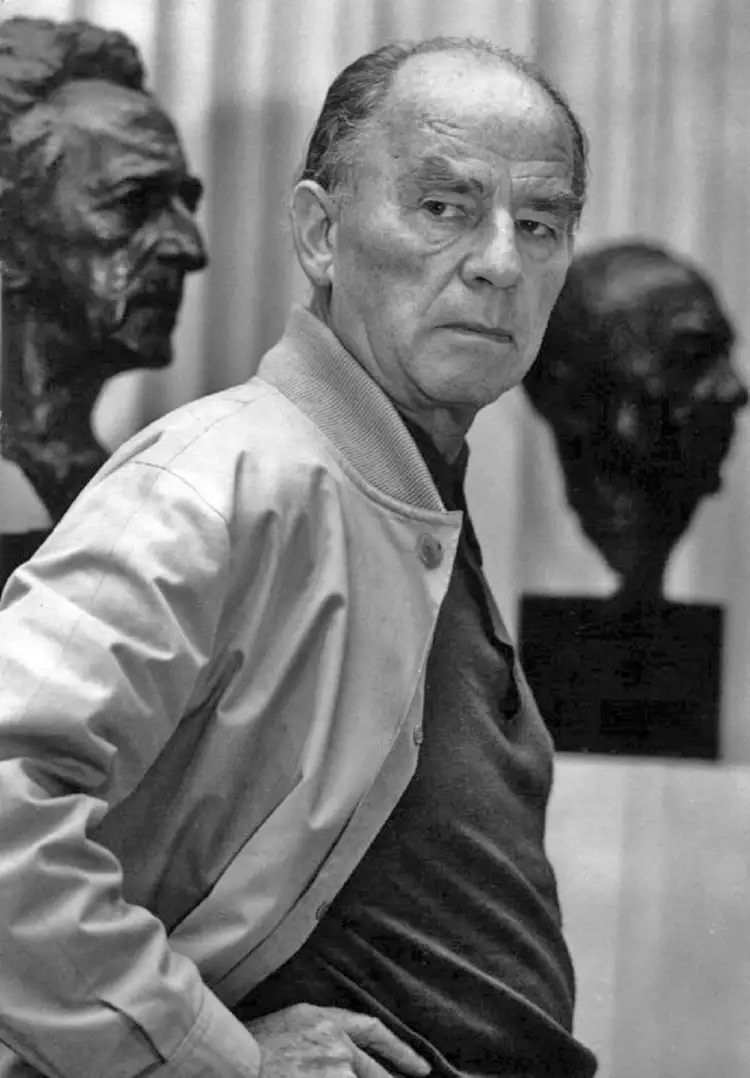 Арно Брекер. Фотопортрет Арно Брекера в мастерской, 1972