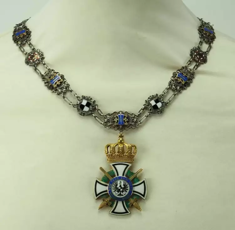 Орден дома Гогенцоллернов. Крест с мечами и цепь Великого Командора Орден дома Гогенцоллернов. Крест с мечами и цепь Великого Командора