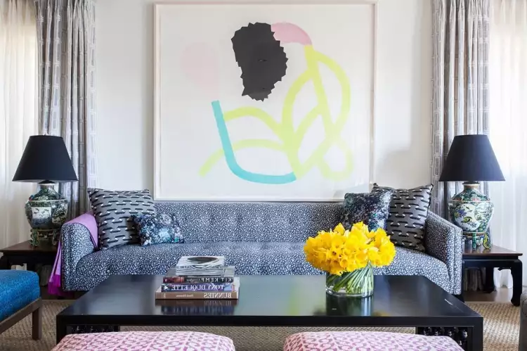 Фьюжн. Интерьер в стиле фьюжн с картиной в стиле абстракционизма