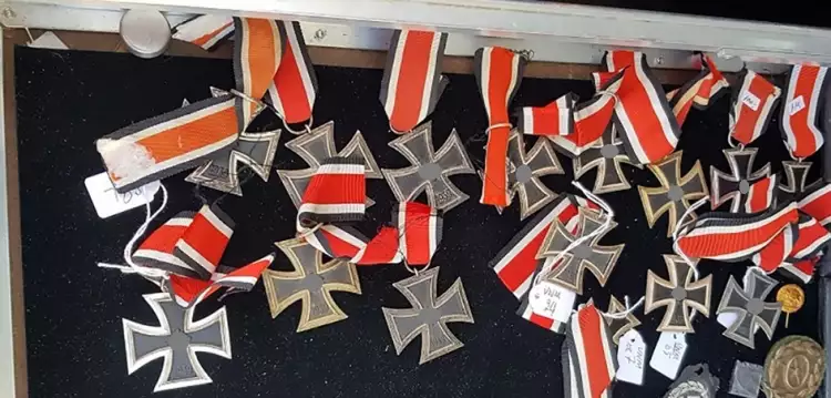 Ордена Третьего рейха. Торговый лоток на фломаркте. Германия