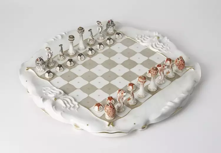 Мейсенский фарфор XX века. Фарфоровые шахматы «Подводный мир», 1930 Мейсенский фарфор XX века. Фарфоровые шахматы «Подводный мир», 1930