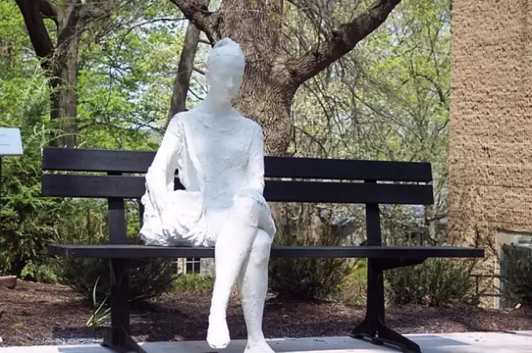 Джордж Сигал. Скульптура «Женщина на скамейке»,1989 Джордж Сигал. Скульптура «Женщина на скамейке»,1989