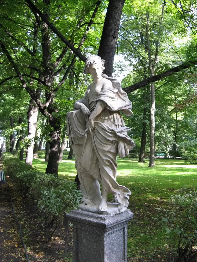 Томас Квеллинус. Статуя «Нимфа» в Летнем саду Санкт-Петербурга, начало XVIII века