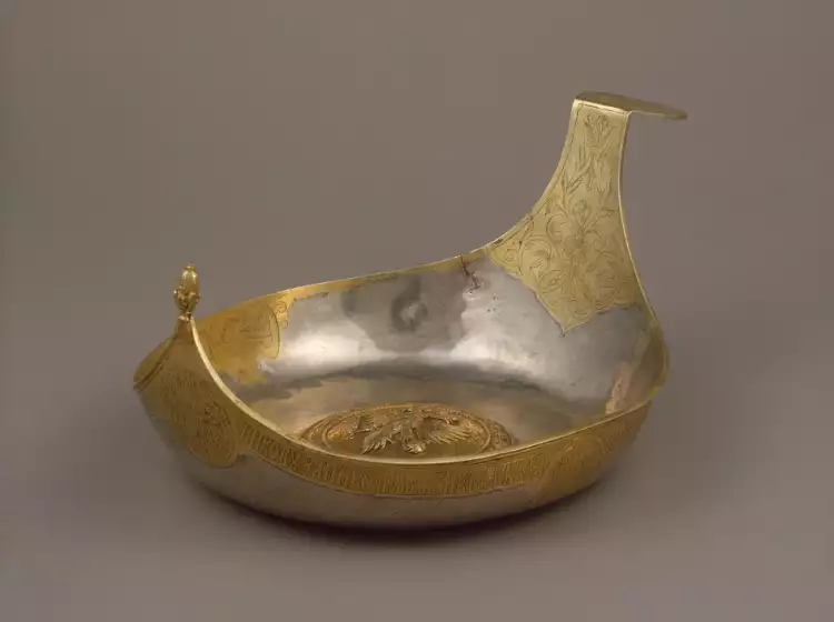 Старинная посуда из серебра. Ковш, конец XVII в.