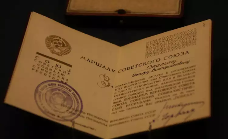 Орден «Победа». Орденская книжка «Победа» И. В. Сталина Орден «Победа». Орденская книжка «Победа» И. В. Сталина