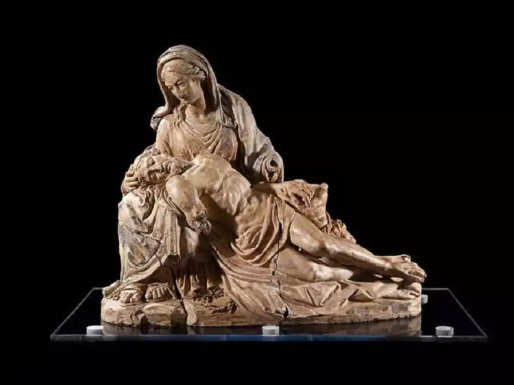 Michelangelo Buonarroti. The Pietà, terracotta figurine Michelangelo Buonarroti. The Pietà, terracotta figurine