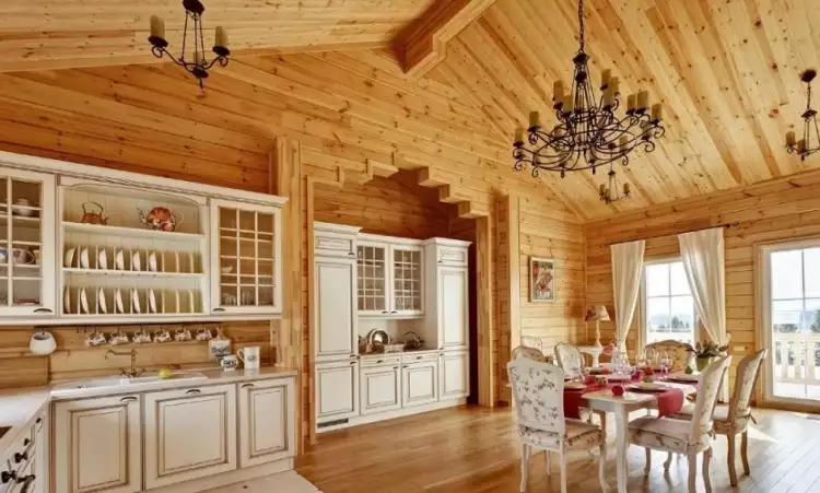 Русский стиль. Интерьер кухни, совмещенной с обеденной зоной в русском стиле