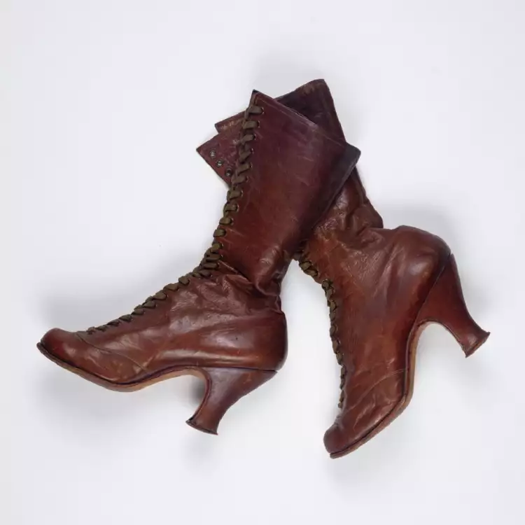 Выставка «Легкой поступью помостовой». Дамские сапожки. Россия. ХIХ век Выставка «Легкой поступью помостовой». Дамские сапожки. Россия. ХIХ век