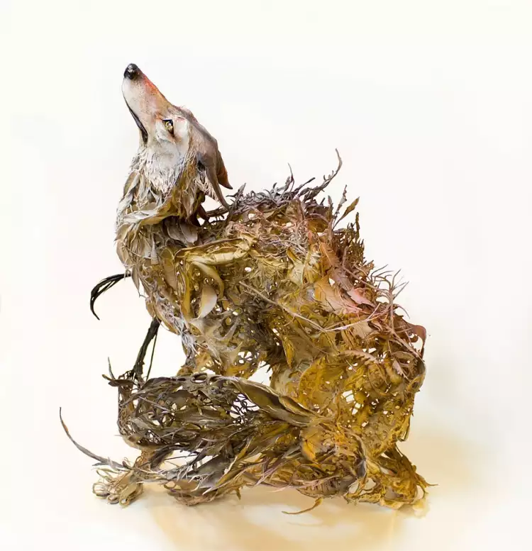 Эллен Джуэтт. Скульптура мифического животного