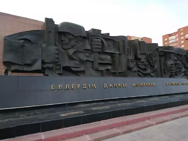 Чеканка. Памятник советским воинам в Караганде, ХХ век Чеканка. Памятник советским воинам в Караганде, ХХ век