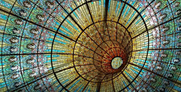 Glasmalerei. Glasmalerei im Palast der katalanischen Musik, 1908 Glasmalerei. Glasmalerei im Palast der katalanischen Musik, 1908
