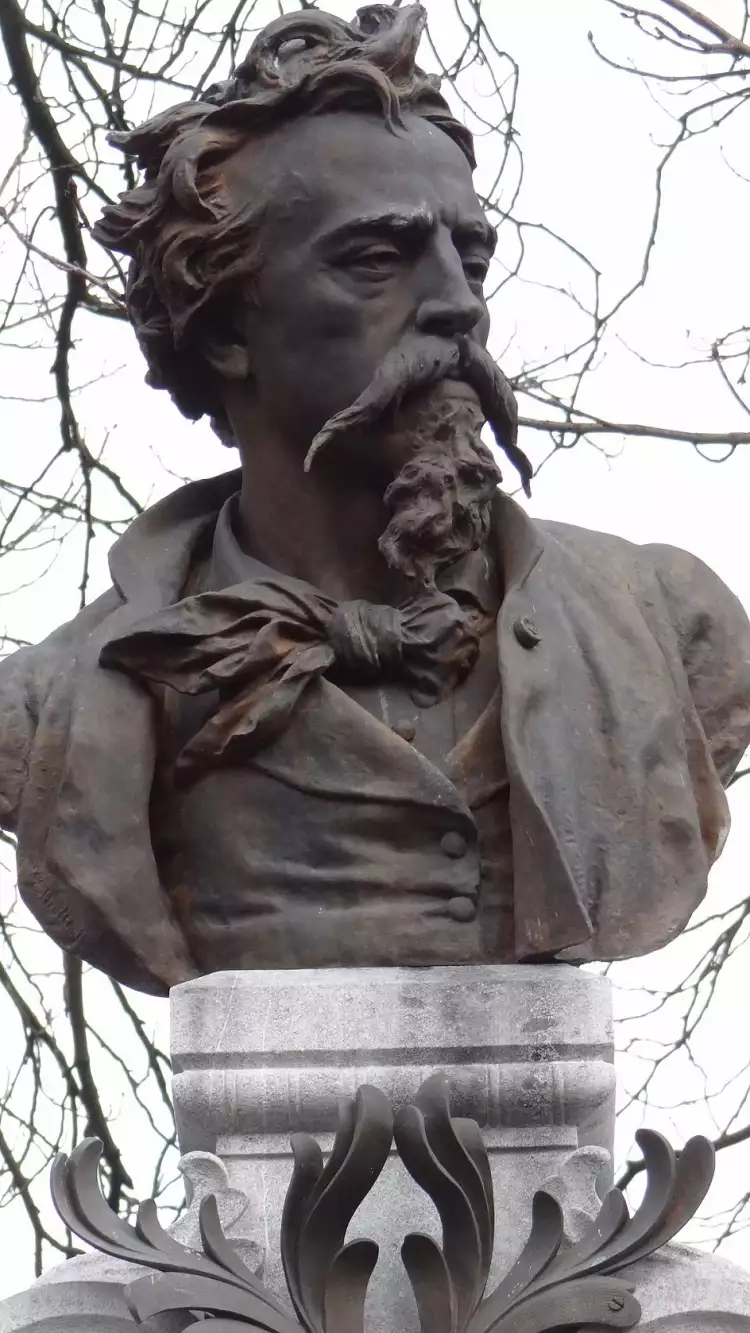 Жан-Батист Карпо. Бюст художника на его могиле в Валансьене, конец XIX века