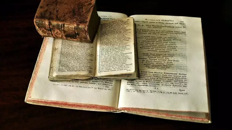 Фолиант. Старинные книги разных форматов