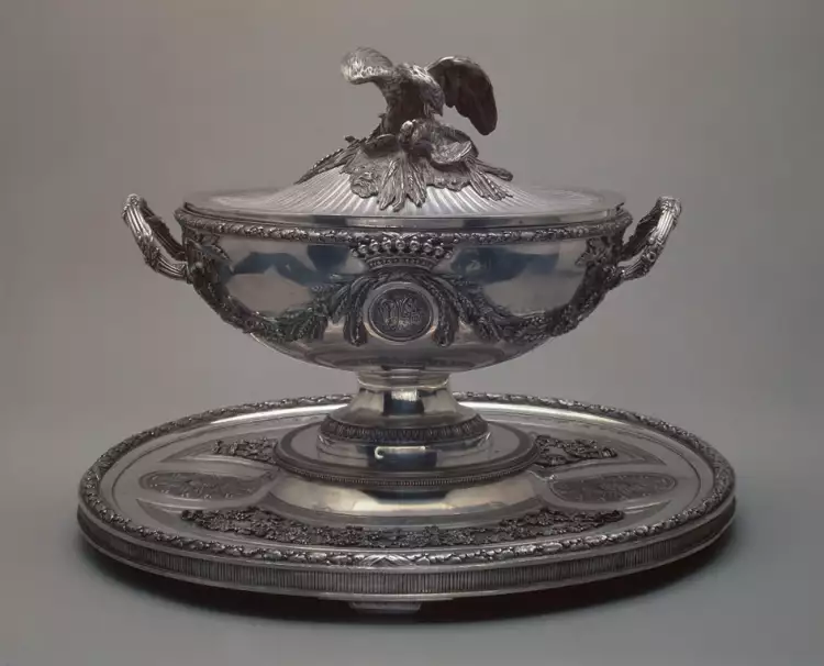 Французские клейма. Роберт Джозеф Огюст. Суповая миска, 1786