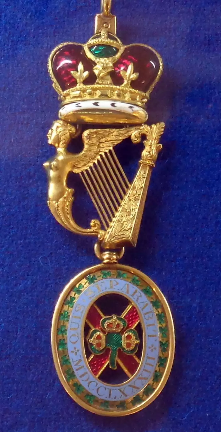 L'Ordre de Saint-Patrick. Insigne de l'Étoile de l'Ordre de Saint-Patrick attaché à un collier