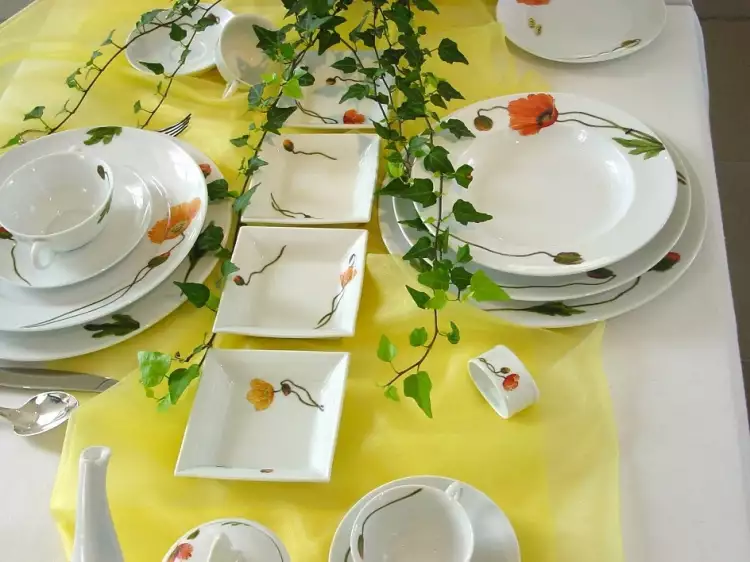 Фарфор Людвигсбург. Современный сервиз с маковым узором