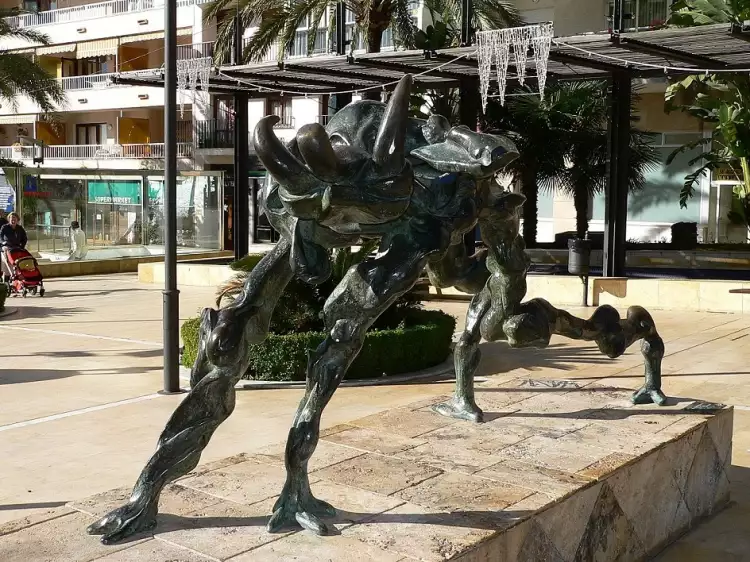 Kunst. Salvador Dali. Weltraum-Elefanten-Sculptur Kunst. Salvador Dali. Weltraum-Elefanten-Sculptur