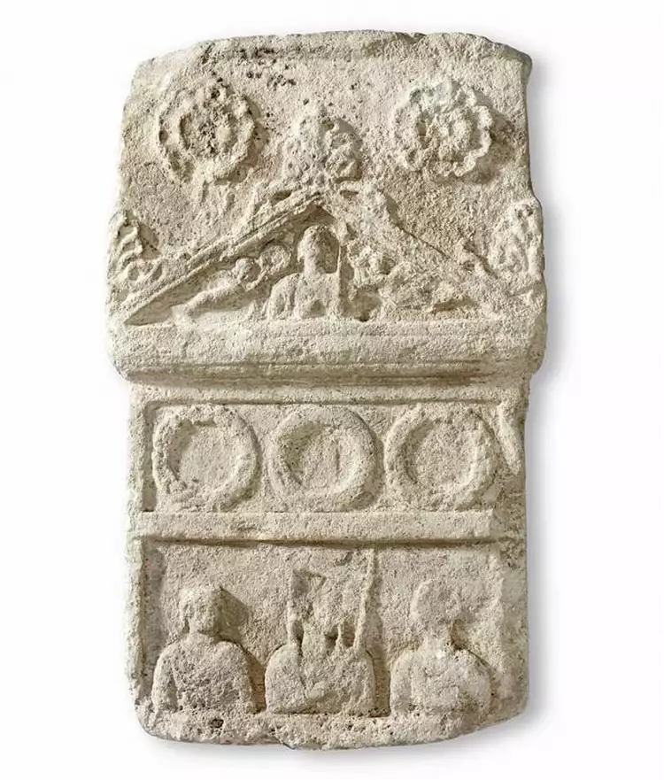 Фрагмент барельефа, реституция Фрагмент барельефа, реституция