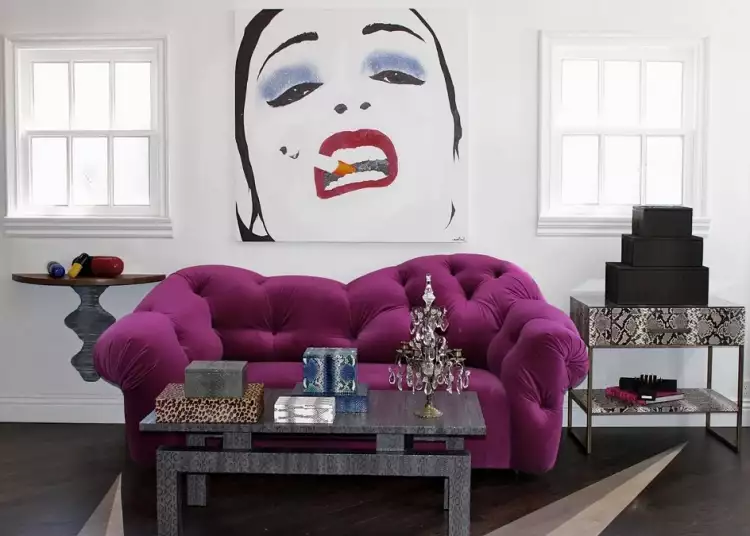 Стиль поп-арт в интерьере. Комната отдыха с изображением женщины в стиле поп-арт