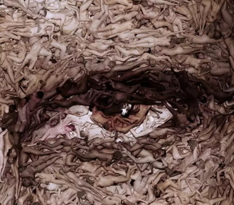 Массовое ню Спенсера Туника. Обнаженные тела в виде человеческих глаз