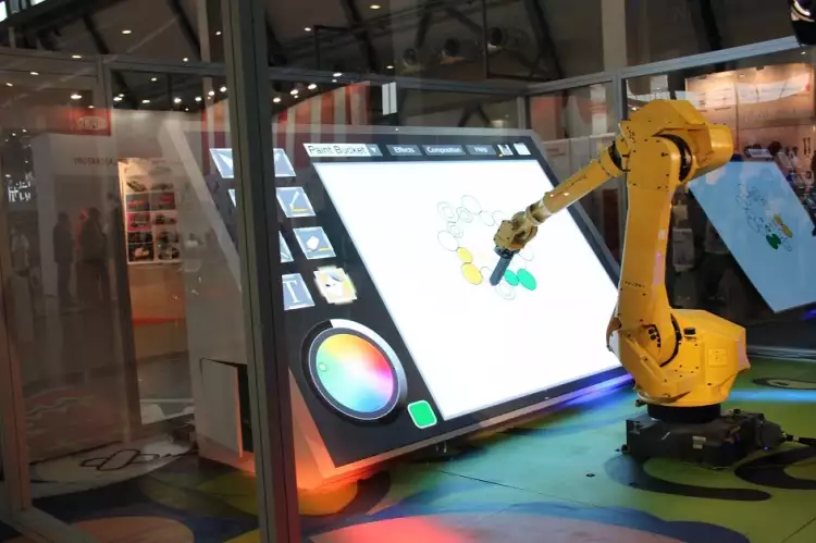 Робот-художник