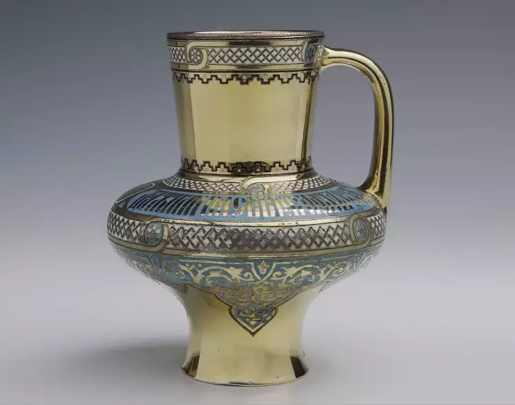 Компания И. П. Хлебникова. Кувшин в форме крынки, 1872. Музей «Собрание» Давида Якобашвили