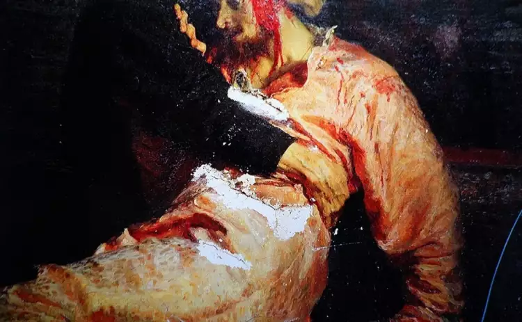 Поврежденный участок картины Репина «Иван Грозный и сын его Иван» Поврежденный участок картины Репина «Иван Грозный и сын его Иван»