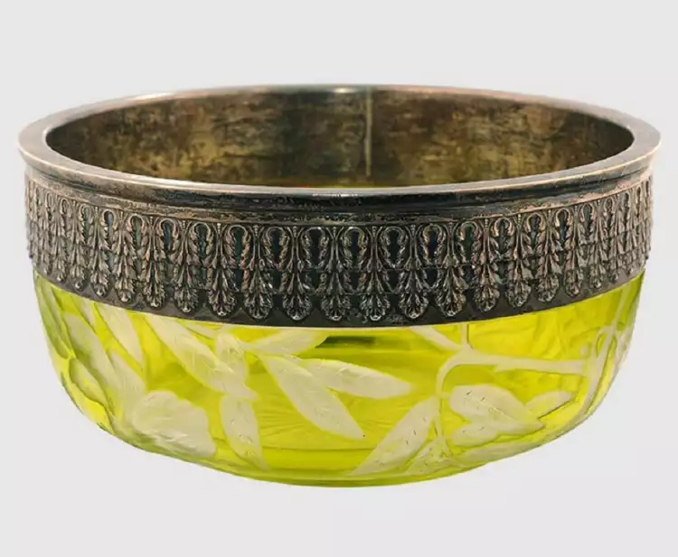 Die Firma Lorie. Eine Vase aus farbigem Kristall in einem silbernen Rahmen, Ende des 19. Jahrhundert Die Firma Lorie. Eine Vase aus farbigem Kristall in einem silbernen Rahmen, Ende des 19. Jahrhundert