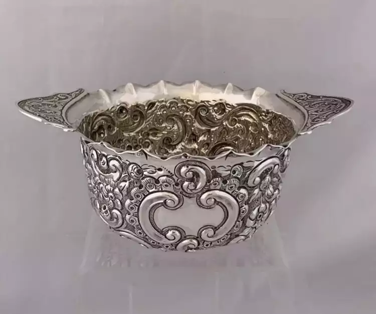 Английское серебро: Чаша с тиснением. Чарльз Фокс, 1897
