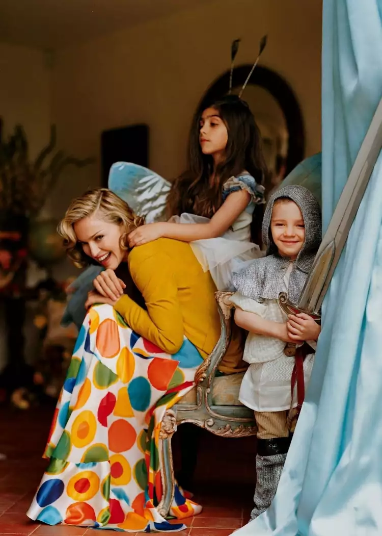 Семейная фотография. Тим Уолкер. «Певица Мадонна с детьми», 2005