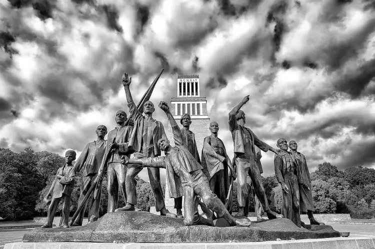 Фриц Кремер. Скульптура «Мемориал в память героев Бухенвальда», 1952-1958