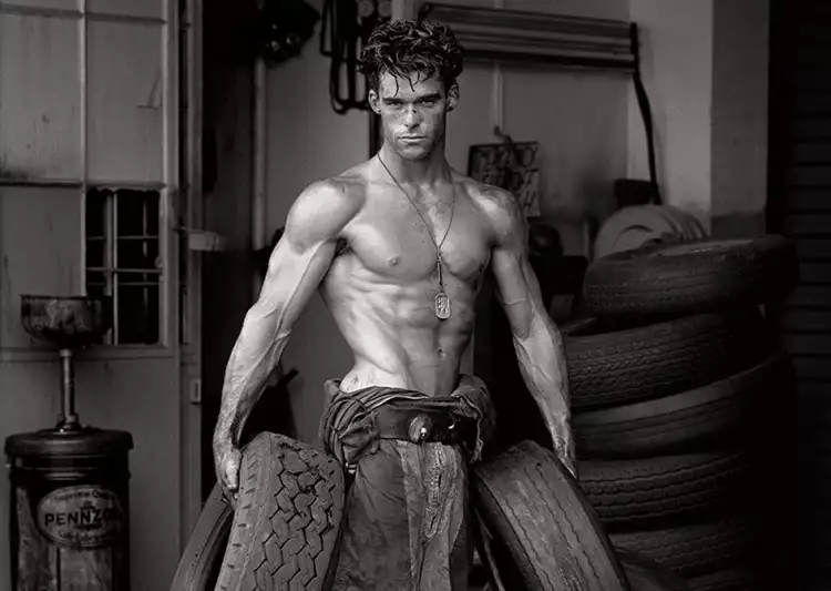 Портреты в фотографии. Герб Ритц. «Фред с шинами», 1984 Портреты в фотографии. Герб Ритц. «Фред с шинами», 1984