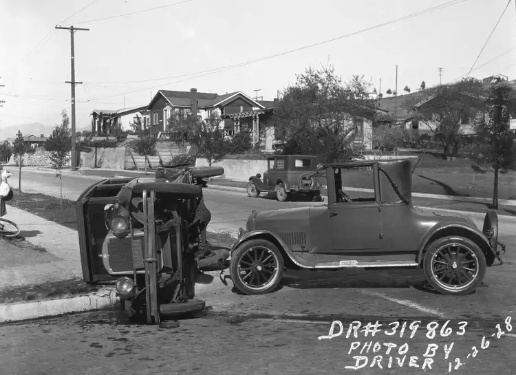 Судебная фотография. Леон Драйвер. «Автокатастрофа в Лос-Анджелесе», 1928