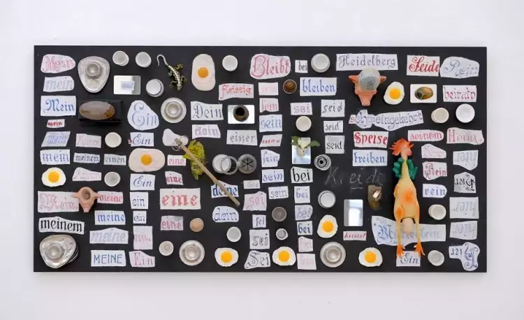 Ассамбляж. Даниэль Спёрри. Картина Jedes legt noch schnell ein Ei..., 2015