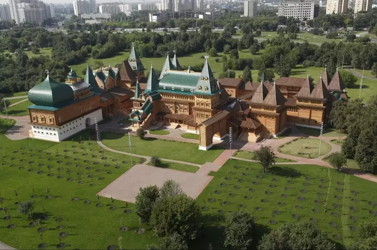 10 дней из жизни музея-заповедника «Коломенское». Историко-художественная реконструкция «Дворец царя Алексея Михайловича»